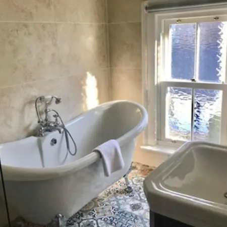 Stylish 2 Bedroom Near Botanical Gardens *