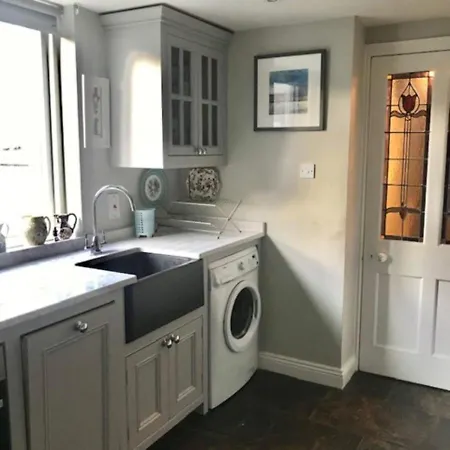 Дом отдыха Stylish 2 Bedroom Near Botanical Gardens *