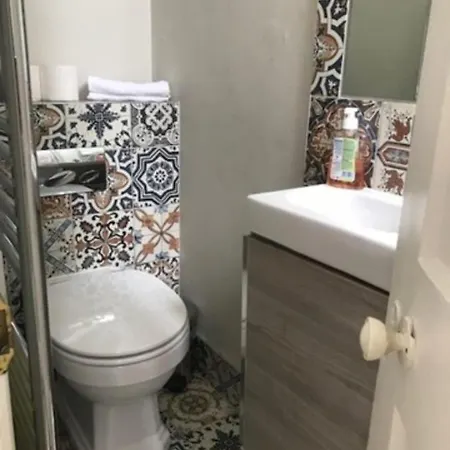 Stylish 2 Bedroom Near Botanical Gardens Holiday home