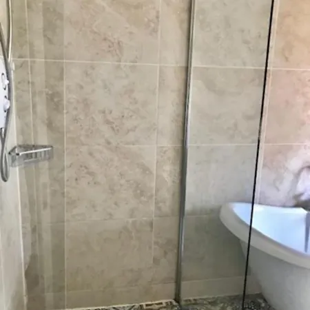 Stylish 2 Bedroom Near Botanical Gardens Dublin